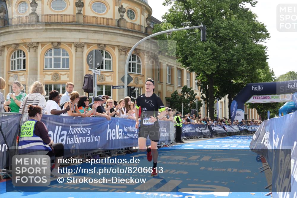 29.06.2025 - hella hamburg halbmarathon Strokosch-Dieckow http://msf.ph/oto/8206613 29.06.2025 10:17:23 Ziel 18694 meine-sportfotos.de