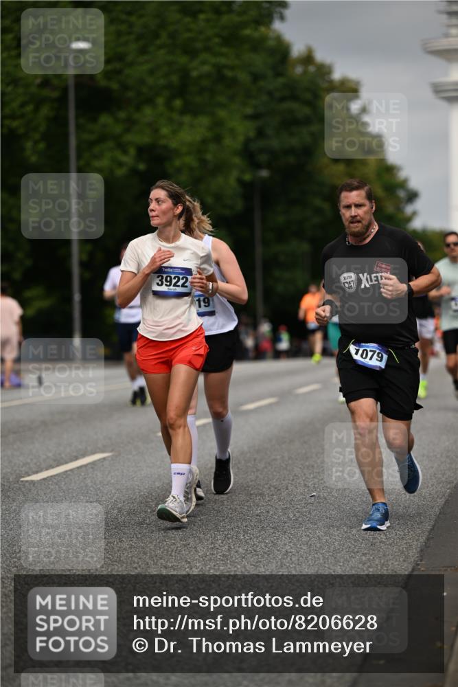 29.06.2025 - hella hamburg halbmarathon Dr. Thomas Lammeyer http://msf.ph/oto/8206628 29.06.2025 10:12:06 Kennedybrücke 1079, 1173, 1427, 2032, 3328, 3922, 4228, 4864, 5347, 5899, 6100, 7019, 7476, 9338 meine-sportfotos.de
