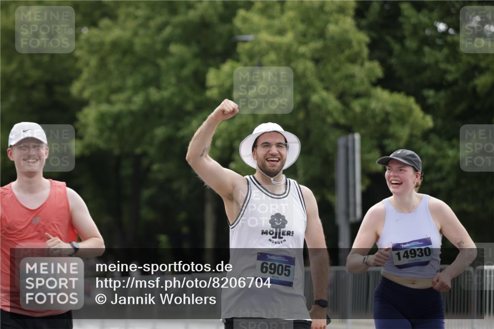 29.06.2025 - hella hamburg halbmarathon Jannik Wohlers http://msf.ph/oto/8206704 29.06.2025 10:26:04 Lombardsbrücke 1300, 4267, 4268, 4315, 4844, 6905, 7929, 8357, 8942, 11107, 12126, 13264, 14930, 15807, 17712, 18087 meine-sportfotos.de