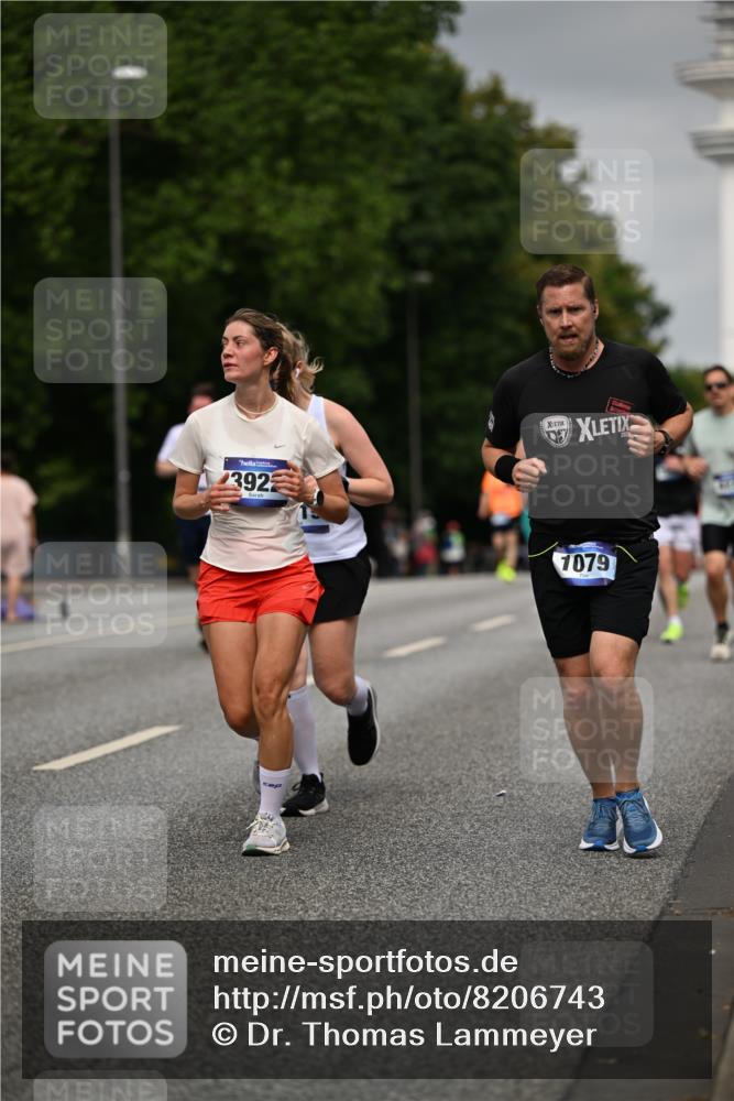 29.06.2025 - hella hamburg halbmarathon Dr. Thomas Lammeyer http://msf.ph/oto/8206743 29.06.2025 10:12:06 Kennedybrücke 1079, 1173, 1427, 2032, 3328, 3922, 4228, 4864, 5347, 5899, 6100, 7019, 7476, 9338 meine-sportfotos.de