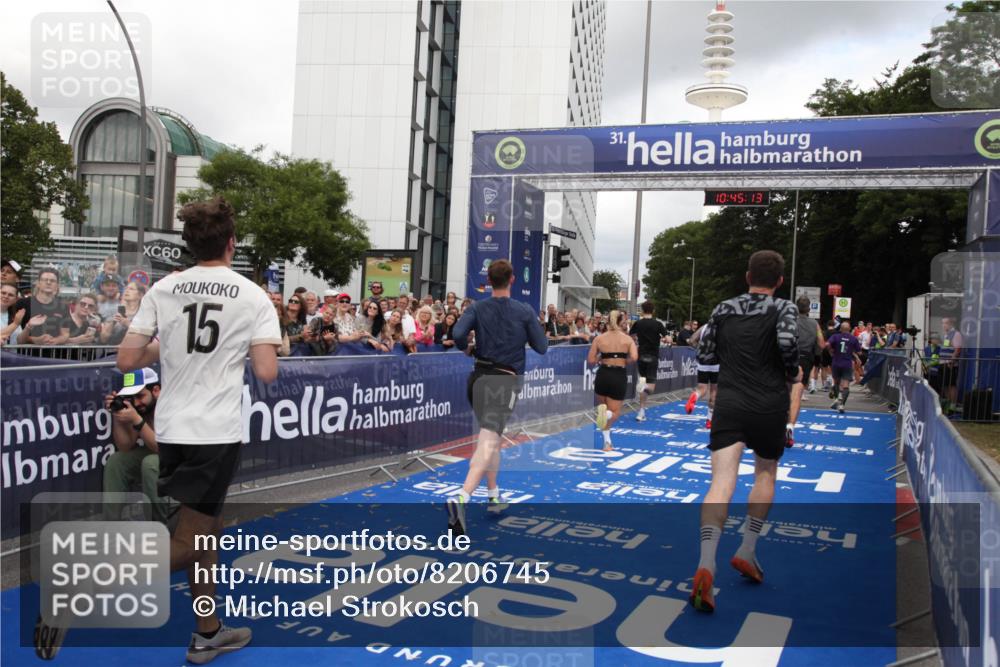 29.06.2025 - hella hamburg halbmarathon Michael Strokosch http://msf.ph/oto/8206745 29.06.2025 10:45:12 Ziel 2270, 3917, 4997, 6266, 6575, 6819, 7087, 7709, 9302, 9710, 10313, 10741, 11688, 13919, 15365, 15651, 16685, 16689, 17120, 17960, 18346, 18718 meine-sportfotos.de