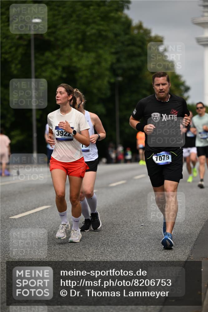 29.06.2025 - hella hamburg halbmarathon Dr. Thomas Lammeyer http://msf.ph/oto/8206753 29.06.2025 10:12:06 Kennedybrücke 1079, 1173, 1427, 2032, 3328, 3922, 4228, 4864, 5347, 5899, 6100, 7019, 7476, 9338 meine-sportfotos.de
