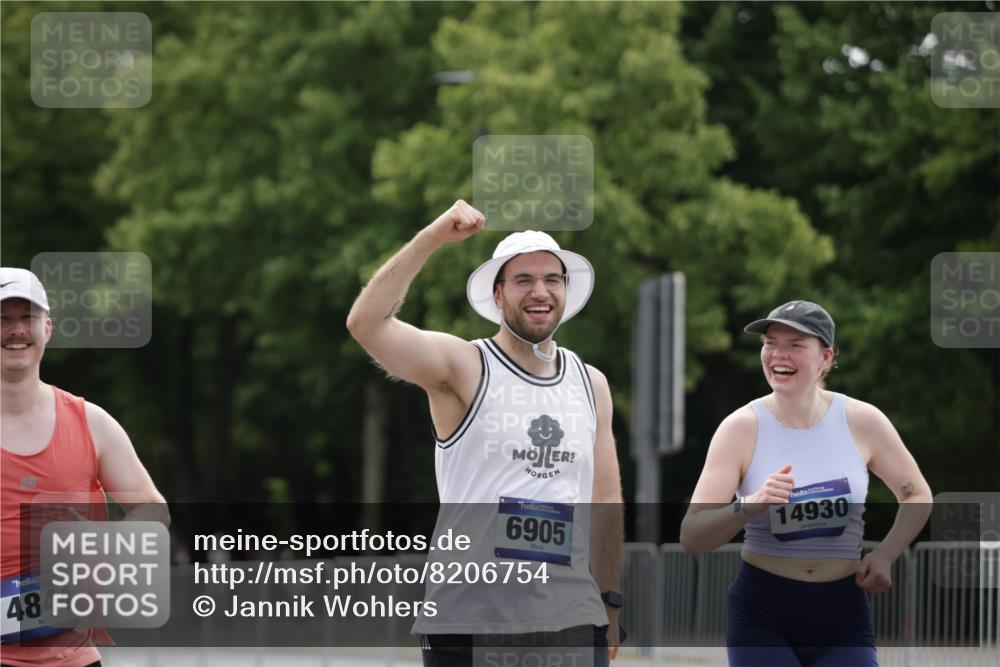 29.06.2025 - hella hamburg halbmarathon Jannik Wohlers http://msf.ph/oto/8206754 29.06.2025 10:26:04 Lombardsbrücke 1300, 4267, 4268, 4315, 4844, 6905, 7929, 8357, 8942, 11107, 12126, 13264, 14930, 15807, 17712, 18087 meine-sportfotos.de