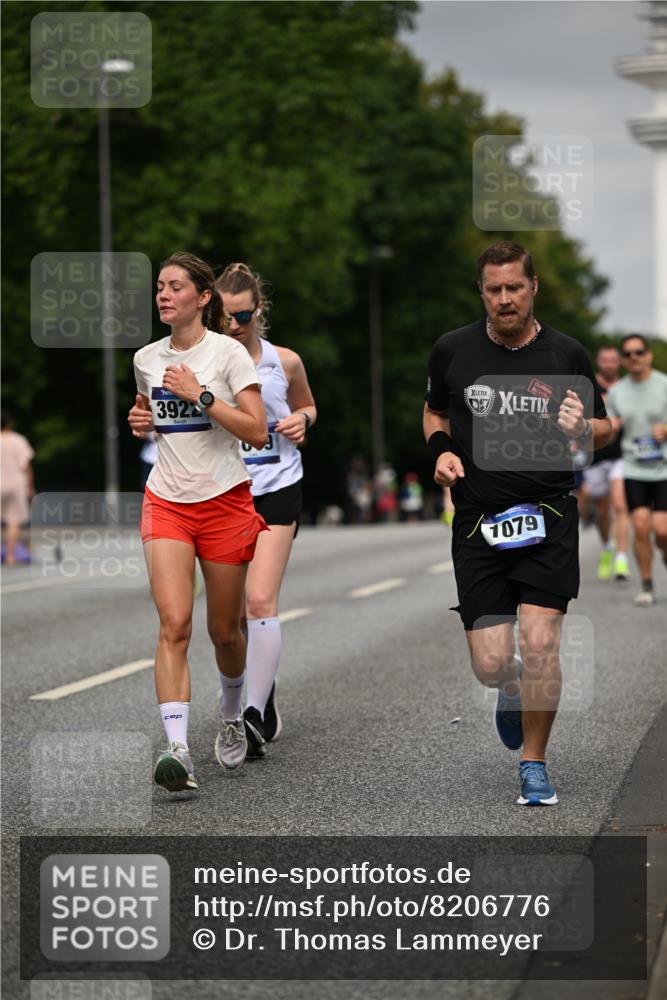 29.06.2025 - hella hamburg halbmarathon Dr. Thomas Lammeyer http://msf.ph/oto/8206776 29.06.2025 10:12:06 Kennedybrücke 1079, 1173, 1427, 2032, 3328, 3922, 4228, 4864, 5347, 5899, 6100, 7019, 7476, 9338 meine-sportfotos.de
