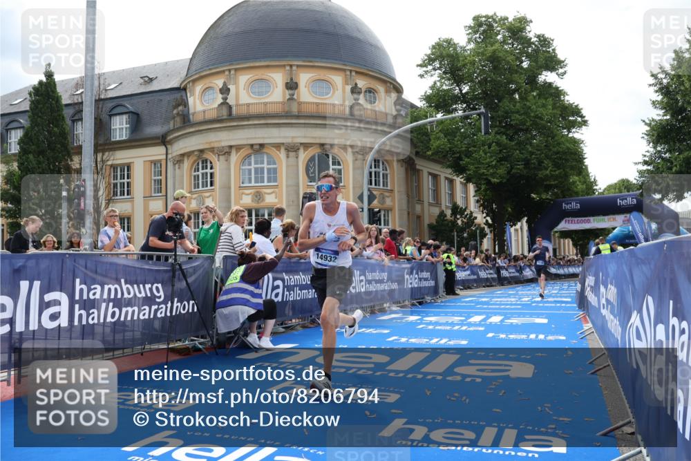 29.06.2025 - hella hamburg halbmarathon Strokosch-Dieckow http://msf.ph/oto/8206794 29.06.2025 10:17:55 Ziel 14932, 15166, 19072 meine-sportfotos.de