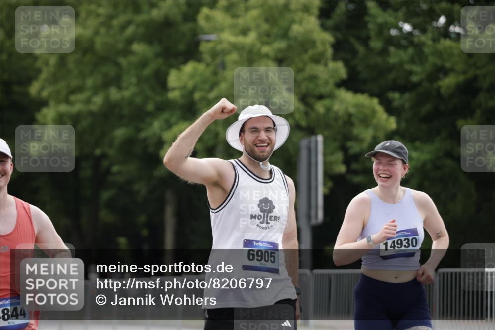 29.06.2025 - hella hamburg halbmarathon Jannik Wohlers http://msf.ph/oto/8206797 29.06.2025 10:26:04 Lombardsbrücke 1300, 4267, 4268, 4315, 4844, 6905, 7929, 8357, 8942, 11107, 12126, 13264, 14930, 15807, 17712, 18087 meine-sportfotos.de