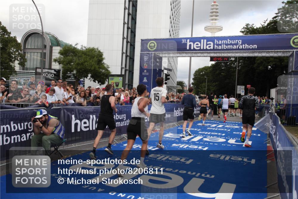 29.06.2025 - hella hamburg halbmarathon Michael Strokosch http://msf.ph/oto/8206811 29.06.2025 10:45:13 Ziel 2270, 3917, 4997, 6375, 6575, 6819, 7087, 9302, 9710, 10313, 10741, 13919, 15365, 15651, 16685, 16689, 17120, 17960, 18346, 18718 meine-sportfotos.de