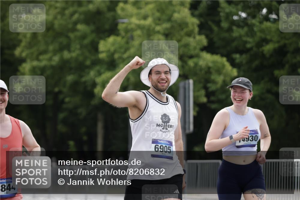 29.06.2025 - hella hamburg halbmarathon Jannik Wohlers http://msf.ph/oto/8206832 29.06.2025 10:26:05 Lombardsbrücke 1300, 4267, 4268, 4315, 4844, 6905, 7929, 8079, 8357, 8942, 12126, 13264, 14930, 15807, 17712, 18087 meine-sportfotos.de