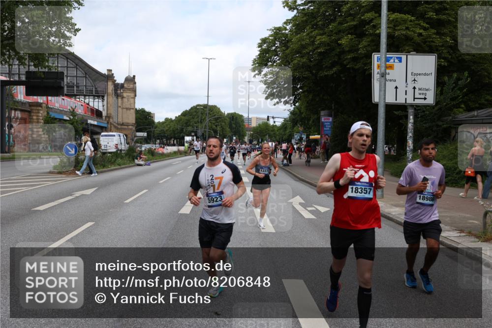 29.06.2025 - hella hamburg halbmarathon Yannick Fuchs http://msf.ph/oto/8206848 29.06.2025 10:32:14 20KM 1290, 1505, 2196, 2404, 3790, 5042, 5791, 5923, 6047, 6458, 9017, 9944, 10190, 10451, 10922, 11106, 11423, 12739, 12900, 13148, 13372, 13595, 15410, 15888, 16992, 17137, 17726, 18103, 18159, 18193, 18216, 18357, 18986 meine-sportfotos.de