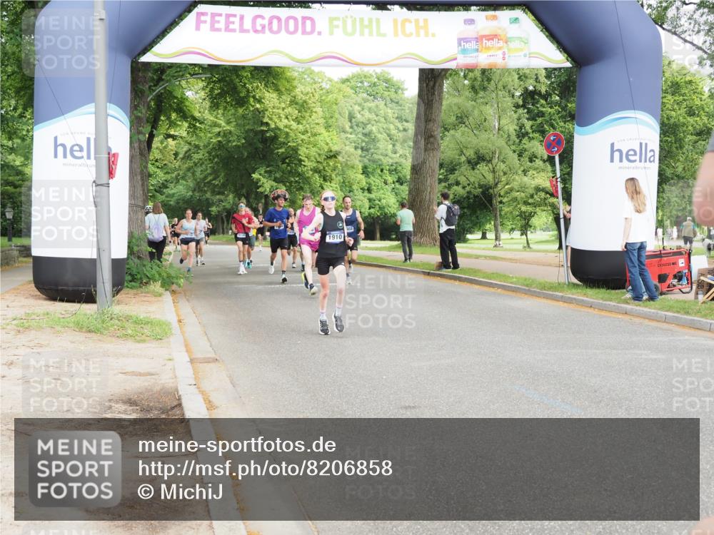 29.06.2025 - hella hamburg halbmarathon MichiJ http://msf.ph/oto/8206858 29.06.2025 10:22:36 Zwischen KM18-KM19 1910, 4602, 11745, 16755, 16931 meine-sportfotos.de