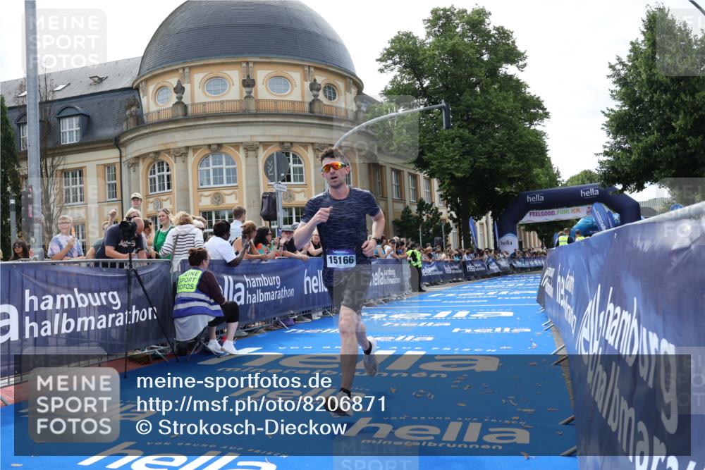 29.06.2025 - hella hamburg halbmarathon Strokosch-Dieckow http://msf.ph/oto/8206871 29.06.2025 10:17:58 Ziel 15166, 19072 meine-sportfotos.de