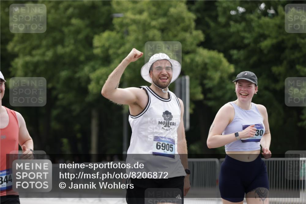 29.06.2025 - hella hamburg halbmarathon Jannik Wohlers http://msf.ph/oto/8206872 29.06.2025 10:26:05 Lombardsbrücke 1300, 4267, 4268, 4315, 4844, 6905, 7929, 8079, 8357, 8942, 12126, 13264, 14930, 15807, 17712, 18087 meine-sportfotos.de