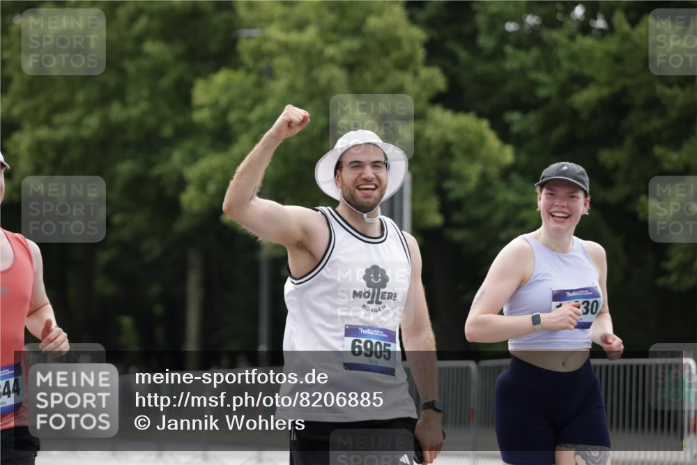 29.06.2025 - hella hamburg halbmarathon Jannik Wohlers http://msf.ph/oto/8206885 29.06.2025 10:26:05 Lombardsbrücke 1300, 4267, 4268, 4315, 4844, 6905, 7929, 8079, 8357, 8942, 12126, 13264, 14930, 15807, 17712, 18087 meine-sportfotos.de