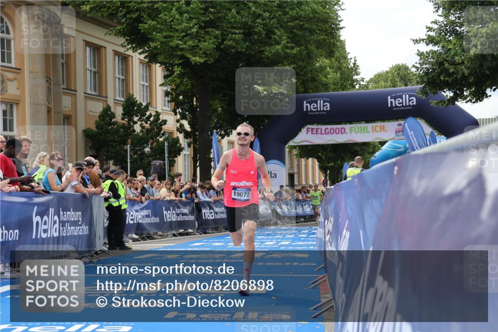 29.06.2025 - hella hamburg halbmarathon Strokosch-Dieckow http://msf.ph/oto/8206898 29.06.2025 10:18:03 Ziel 17786, 19072 meine-sportfotos.de