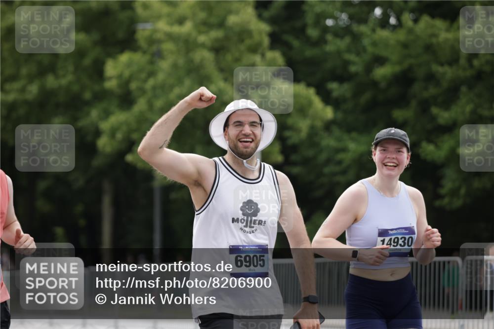 29.06.2025 - hella hamburg halbmarathon Jannik Wohlers http://msf.ph/oto/8206900 29.06.2025 10:26:05 Lombardsbrücke 1300, 4267, 4268, 4315, 4844, 6905, 7929, 8079, 8357, 8942, 12126, 13264, 14930, 15807, 17712, 18087 meine-sportfotos.de