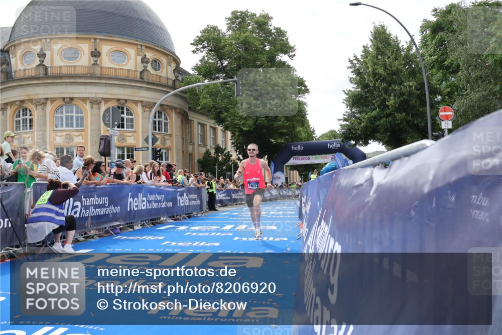 29.06.2025 - hella hamburg halbmarathon Strokosch-Dieckow http://msf.ph/oto/8206920 29.06.2025 10:18:04 Ziel 17786, 19072 meine-sportfotos.de