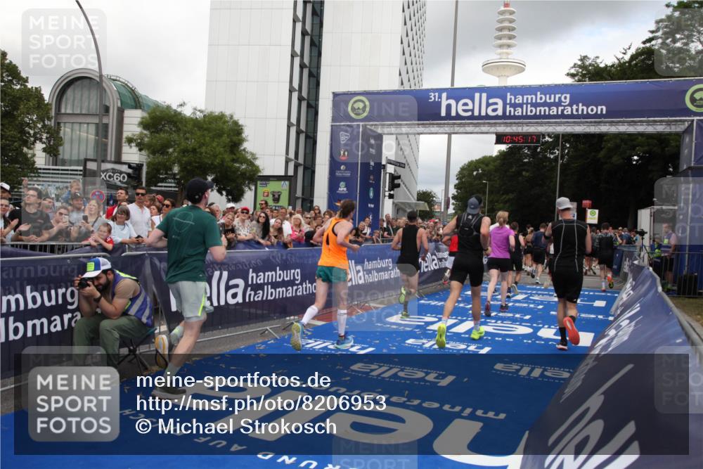 29.06.2025 - hella hamburg halbmarathon Michael Strokosch http://msf.ph/oto/8206953 29.06.2025 10:45:16 Ziel 2270, 6054, 6375, 6575, 6819, 7087, 9302, 10313, 12783, 15636, 15651, 15741, 15760, 16513, 16685, 16689, 17120, 17960, 18346, 18718 meine-sportfotos.de