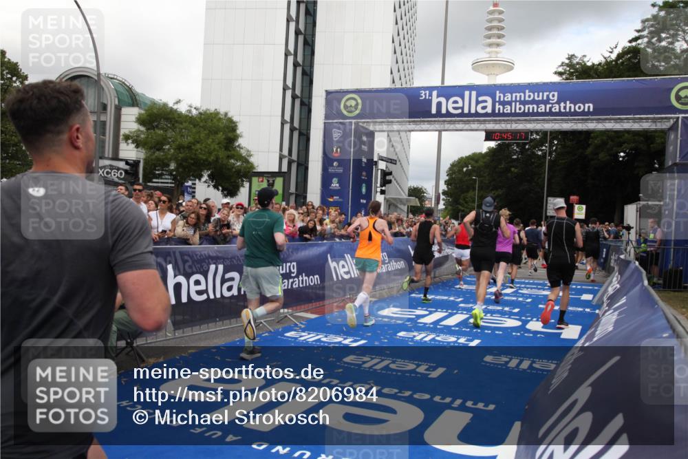 29.06.2025 - hella hamburg halbmarathon Michael Strokosch http://msf.ph/oto/8206984 29.06.2025 10:45:16 Ziel 2270, 6054, 6375, 6575, 6819, 7087, 9302, 10313, 12783, 15636, 15651, 15741, 15760, 16513, 16685, 16689, 17120, 17960, 18346, 18718 meine-sportfotos.de