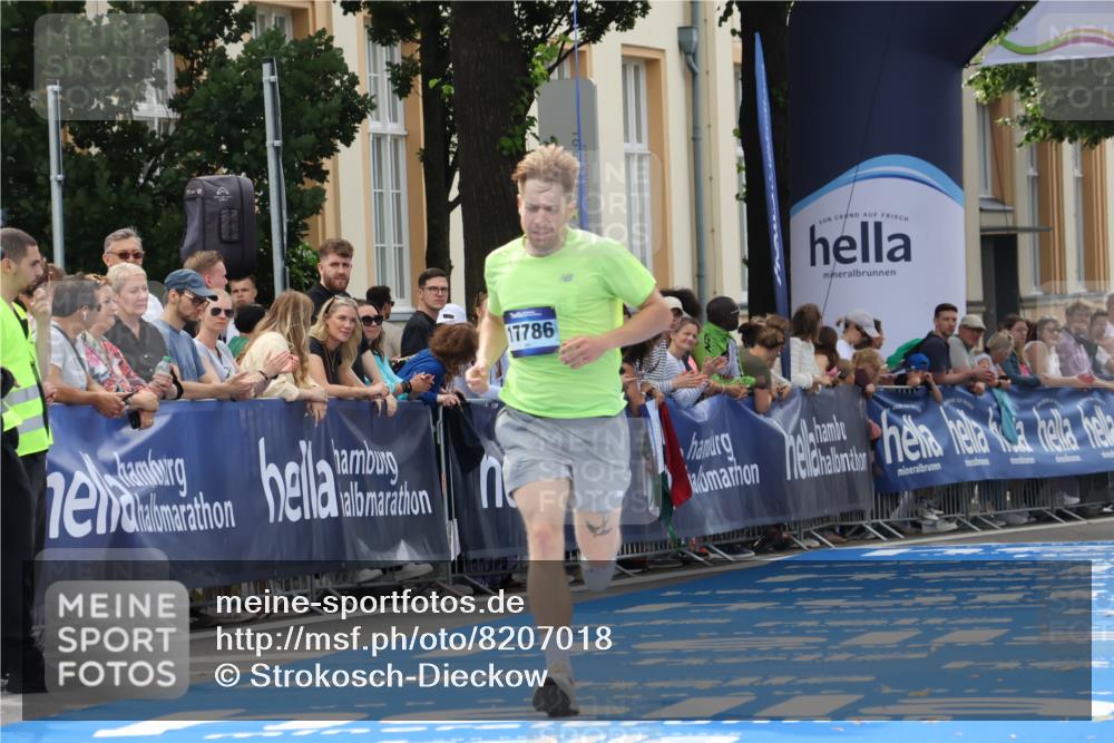 29.06.2025 - hella hamburg halbmarathon Strokosch-Dieckow http://msf.ph/oto/8207018 29.06.2025 10:18:09 Ziel 17786 meine-sportfotos.de