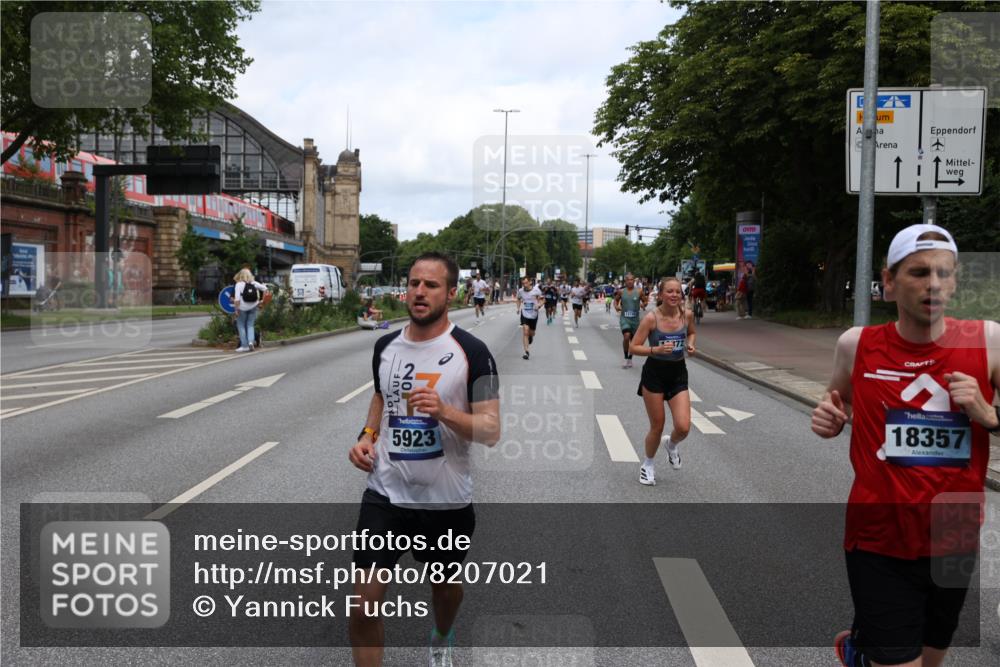 29.06.2025 - hella hamburg halbmarathon Yannick Fuchs http://msf.ph/oto/8207021 29.06.2025 10:32:15 20KM 1290, 1505, 2196, 2404, 3480, 3790, 5042, 5791, 5923, 6047, 6458, 9017, 9944, 10190, 10451, 10922, 11106, 11423, 12739, 12900, 13148, 13372, 13595, 15410, 15888, 16992, 17726, 18103, 18193, 18216, 18357, 18986 meine-sportfotos.de