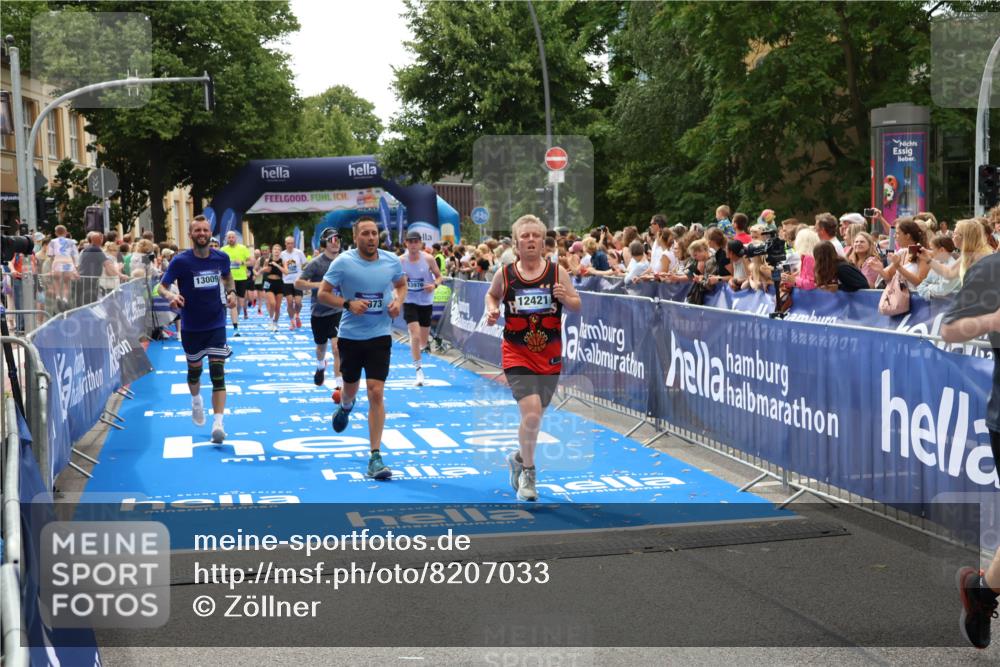 29.06.2025 - hella hamburg halbmarathon Zöllner http://msf.ph/oto/8207033 29.06.2025 10:48:59 Ziel 1381, 1452, 2260, 3213, 3985, 7067, 8889, 9661, 9695, 12421, 12534, 13009, 13183, 13688, 13976, 18873 meine-sportfotos.de
