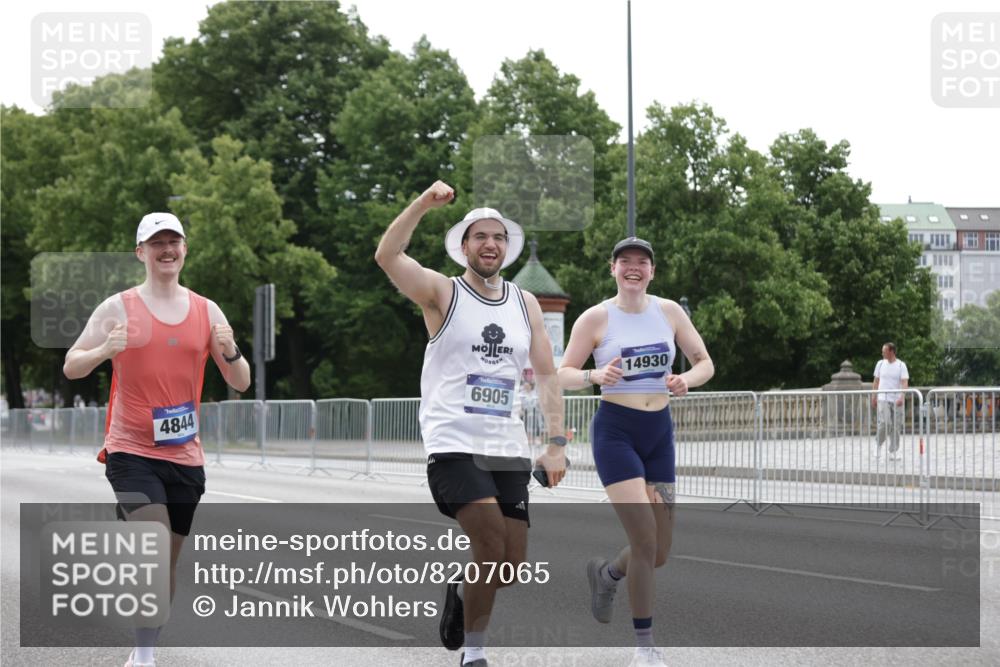 29.06.2025 - hella hamburg halbmarathon Jannik Wohlers http://msf.ph/oto/8207065 29.06.2025 10:26:06 Lombardsbrücke 1300, 2643, 4267, 4268, 4315, 4844, 6905, 7929, 8079, 8357, 8942, 11270, 12126, 13264, 14930, 15807, 17712, 18087 meine-sportfotos.de