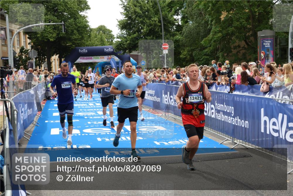 29.06.2025 - hella hamburg halbmarathon Zöllner http://msf.ph/oto/8207069 29.06.2025 10:49:00 Ziel 1381, 1452, 2260, 3213, 3985, 7067, 8821, 8889, 9661, 9695, 12421, 12534, 13009, 13183, 13688, 13976, 18873 meine-sportfotos.de