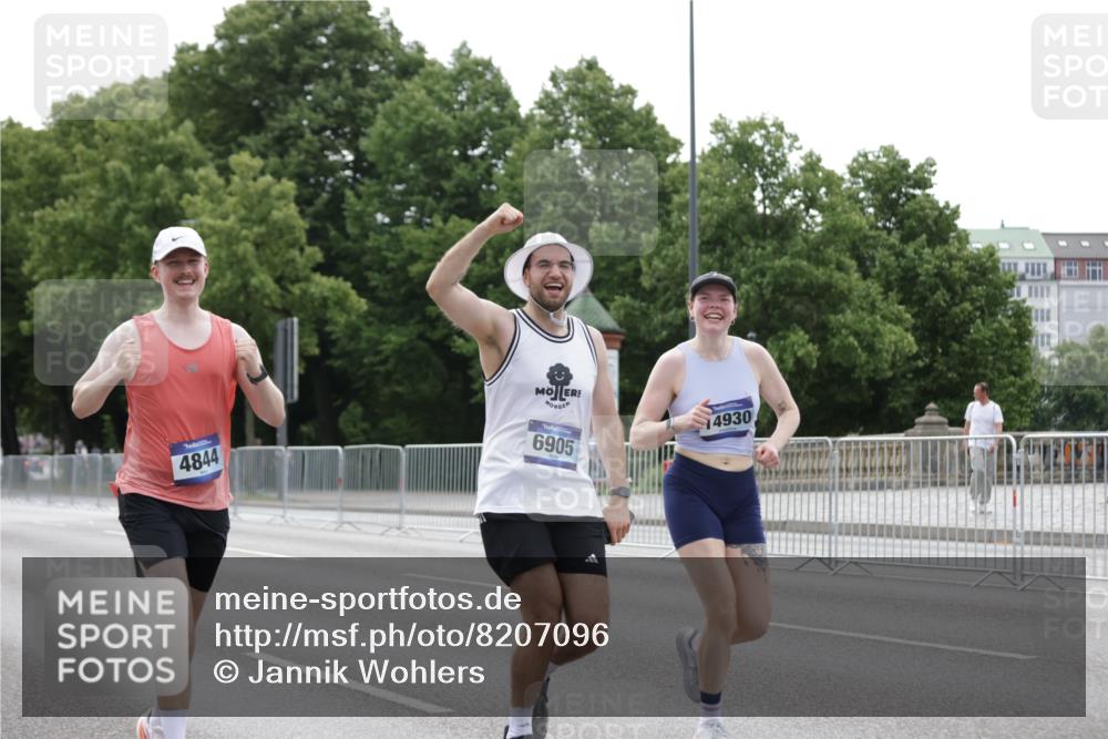 29.06.2025 - hella hamburg halbmarathon Jannik Wohlers http://msf.ph/oto/8207096 29.06.2025 10:26:06 Lombardsbrücke 1300, 2643, 4267, 4268, 4315, 4844, 6905, 7929, 8079, 8357, 8942, 11270, 12126, 13264, 14930, 15807, 17712, 18087 meine-sportfotos.de