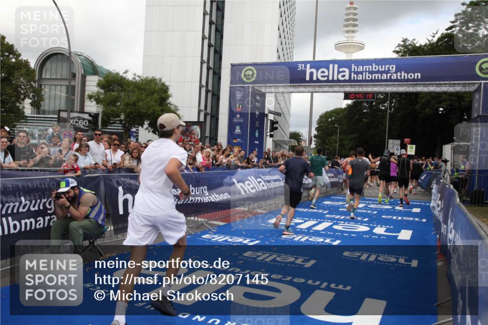 29.06.2025 - hella hamburg halbmarathon Michael Strokosch http://msf.ph/oto/8207145 29.06.2025 10:45:18 Ziel 2188, 6054, 6375, 6575, 6819, 7087, 9302, 10064, 12783, 15563, 15636, 15651, 15741, 15760, 16513, 16685, 17120, 17960, 18346, 18718 meine-sportfotos.de