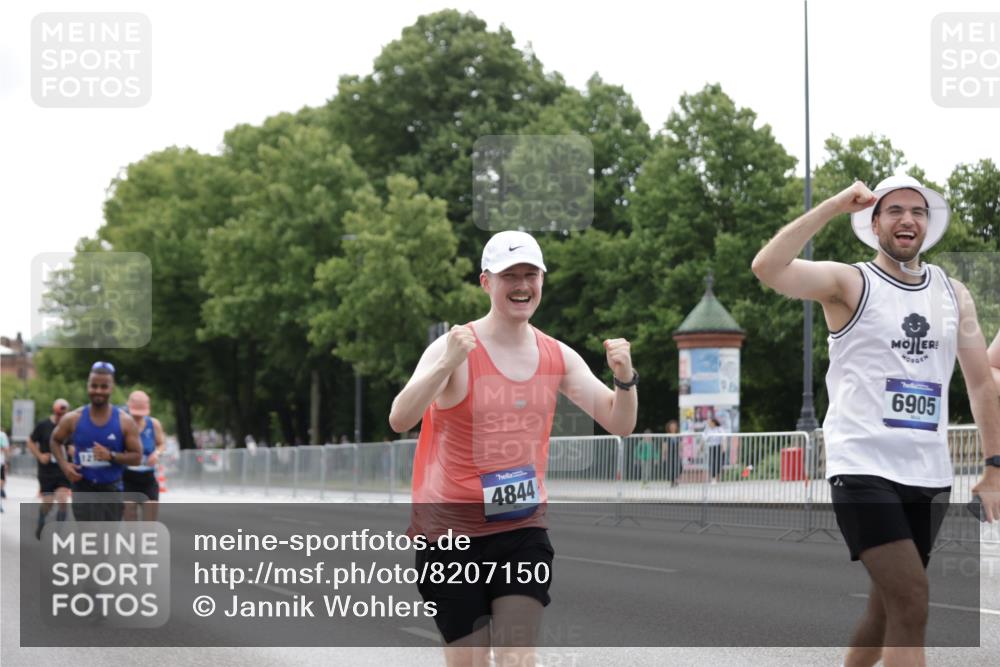 29.06.2025 - hella hamburg halbmarathon Jannik Wohlers http://msf.ph/oto/8207150 29.06.2025 10:26:06 Lombardsbrücke 1300, 2643, 4267, 4268, 4315, 4844, 6905, 7929, 8079, 8357, 8942, 11270, 12126, 13264, 14930, 15807, 17712, 18087 meine-sportfotos.de