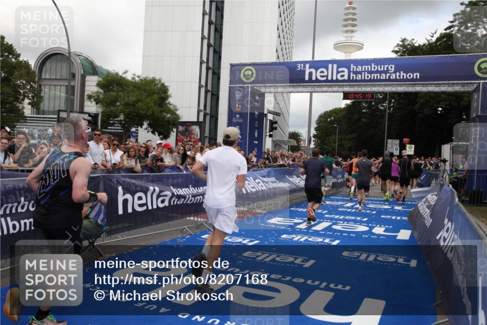 29.06.2025 - hella hamburg halbmarathon Michael Strokosch http://msf.ph/oto/8207168 29.06.2025 10:45:18 Ziel 2188, 6054, 6375, 6575, 6819, 7087, 9302, 10064, 12783, 15563, 15636, 15651, 15741, 15760, 16513, 16685, 17120, 17960, 18346, 18718 meine-sportfotos.de
