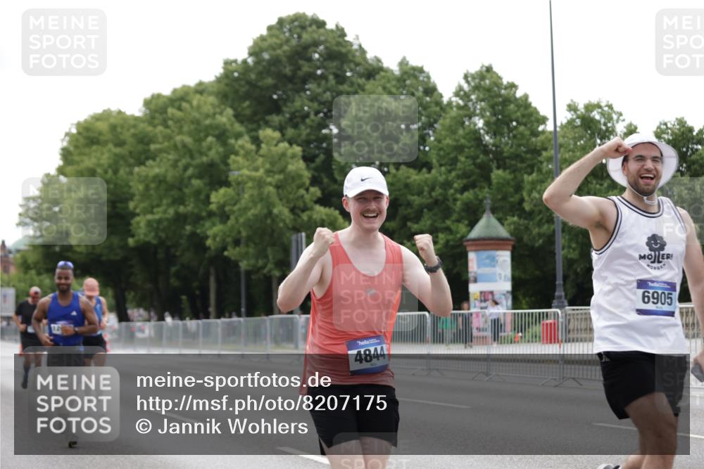 29.06.2025 - hella hamburg halbmarathon Jannik Wohlers http://msf.ph/oto/8207175 29.06.2025 10:26:06 Lombardsbrücke 1300, 2643, 4267, 4268, 4315, 4844, 6905, 7929, 8079, 8357, 8942, 11270, 12126, 13264, 14930, 15807, 17712, 18087 meine-sportfotos.de