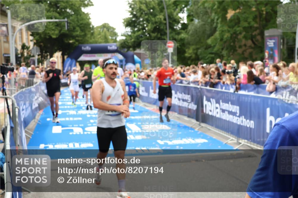 29.06.2025 - hella hamburg halbmarathon Zöllner http://msf.ph/oto/8207194 29.06.2025 10:49:03 Ziel 1381, 1452, 2260, 3213, 3985, 7067, 7297, 8302, 8821, 8889, 9695, 12534, 13183, 13614, 13688, 16627, 17632 meine-sportfotos.de