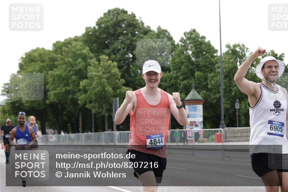 29.06.2025 - hella hamburg halbmarathon Jannik Wohlers http://msf.ph/oto/8207216 29.06.2025 10:26:07 Lombardsbrücke 1300, 2643, 4267, 4844, 6905, 7929, 8079, 8357, 8942, 11270, 12126, 13264, 14930, 15807, 17675, 17712, 18087 meine-sportfotos.de