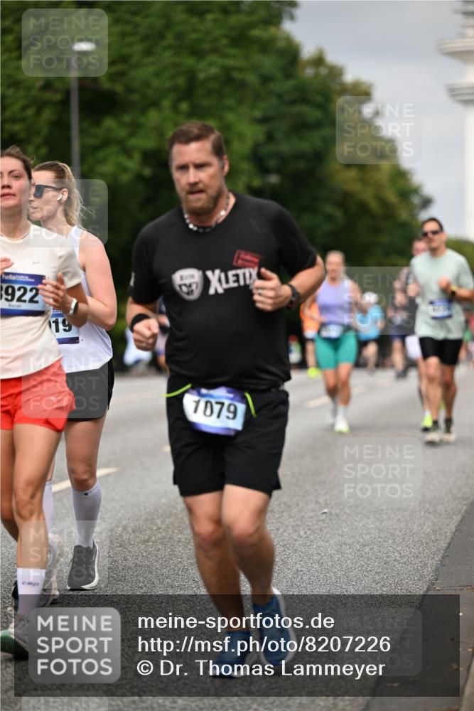 29.06.2025 - hella hamburg halbmarathon Dr. Thomas Lammeyer http://msf.ph/oto/8207226 29.06.2025 10:12:07 Kennedybrücke 1079, 1173, 1427, 2032, 3328, 3922, 4228, 4864, 5347, 5899, 6100, 7019, 7476, 9071, 9338 meine-sportfotos.de