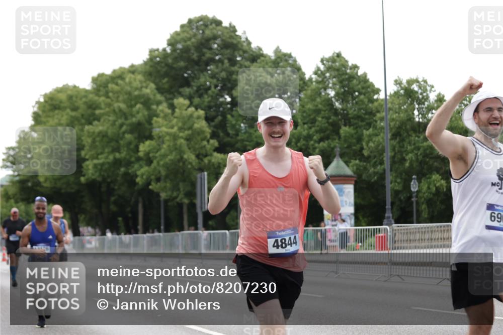 29.06.2025 - hella hamburg halbmarathon Jannik Wohlers http://msf.ph/oto/8207230 29.06.2025 10:26:07 Lombardsbrücke 1300, 2643, 4267, 4844, 6905, 7929, 8079, 8357, 8942, 11270, 12126, 13264, 14930, 15807, 17675, 17712, 18087 meine-sportfotos.de