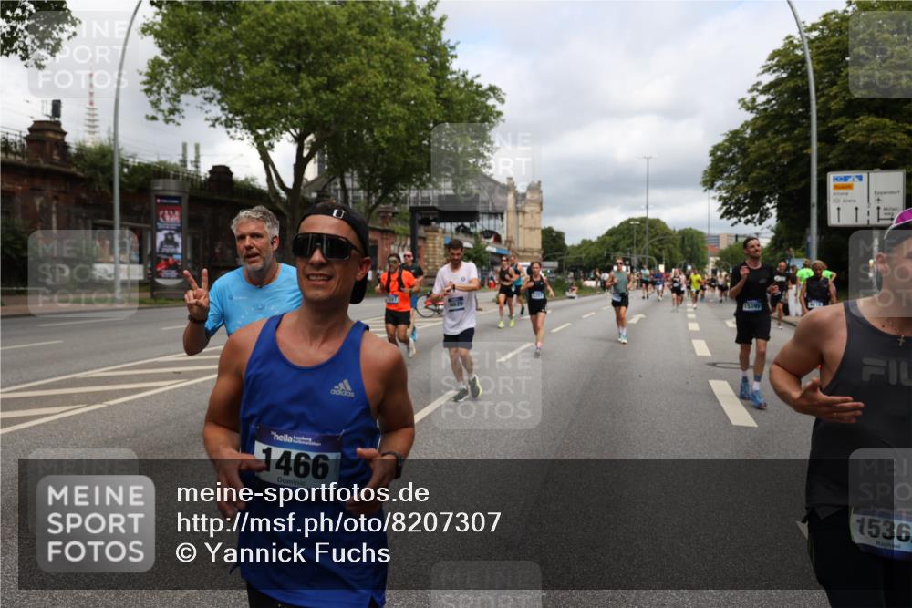 29.06.2025 - hella hamburg halbmarathon Yannick Fuchs http://msf.ph/oto/8207307 29.06.2025 10:44:56 20KM 1461, 1466, 1750, 1817, 2207, 2540, 2880, 3654, 4077, 4816, 5018, 5115, 6027, 6712, 7052, 7134, 7369, 7397, 7583, 7930, 7932, 8117, 8205, 8261, 8819, 9057, 10215, 11214, 11422, 12016, 12778, 12949, 13008, 13687, 13701, 13808, 13875, 14034, 14125, 14626, 15362, 15395, 15720, 16285, 16291, 17129, 17179, 17221, 17384, 17823, 18006, 18182, 18394, 18413, 18489 meine-sportfotos.de