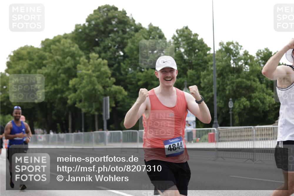 29.06.2025 - hella hamburg halbmarathon Jannik Wohlers http://msf.ph/oto/8207310 29.06.2025 10:26:07 Lombardsbrücke 1300, 2643, 4267, 4844, 6905, 7929, 8079, 8357, 8942, 11270, 12126, 13264, 14930, 15807, 17675, 17712, 18087 meine-sportfotos.de