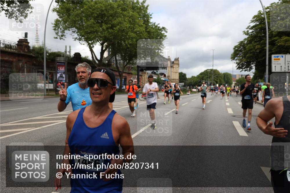 29.06.2025 - hella hamburg halbmarathon Yannick Fuchs http://msf.ph/oto/8207341 29.06.2025 10:44:56 20KM 1461, 1466, 1750, 1817, 2207, 2540, 2880, 3654, 4077, 4816, 5018, 5115, 6027, 6712, 7052, 7134, 7369, 7397, 7583, 7930, 7932, 8117, 8205, 8261, 8819, 9057, 10215, 11214, 11422, 12016, 12778, 12949, 13008, 13687, 13701, 13808, 13875, 14034, 14125, 14626, 15362, 15395, 15720, 16285, 16291, 17129, 17179, 17221, 17384, 17823, 18006, 18182, 18394, 18413, 18489 meine-sportfotos.de