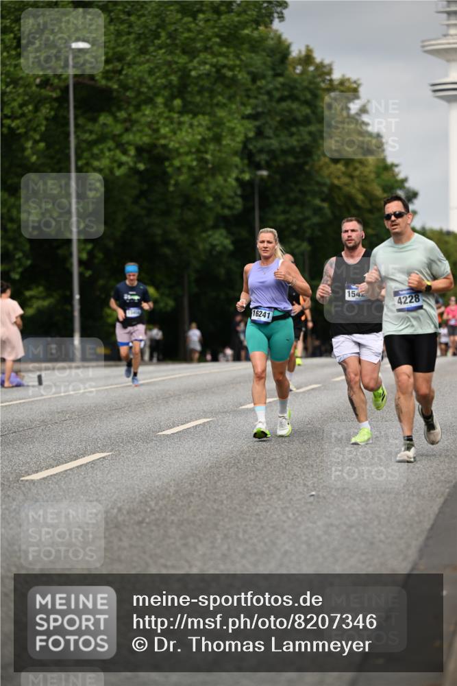 29.06.2025 - hella hamburg halbmarathon Dr. Thomas Lammeyer http://msf.ph/oto/8207346 29.06.2025 10:12:09 Kennedybrücke 1079, 1173, 1427, 2032, 3328, 3922, 4228, 4864, 5347, 6100, 7019, 7476, 9071, 9338 meine-sportfotos.de