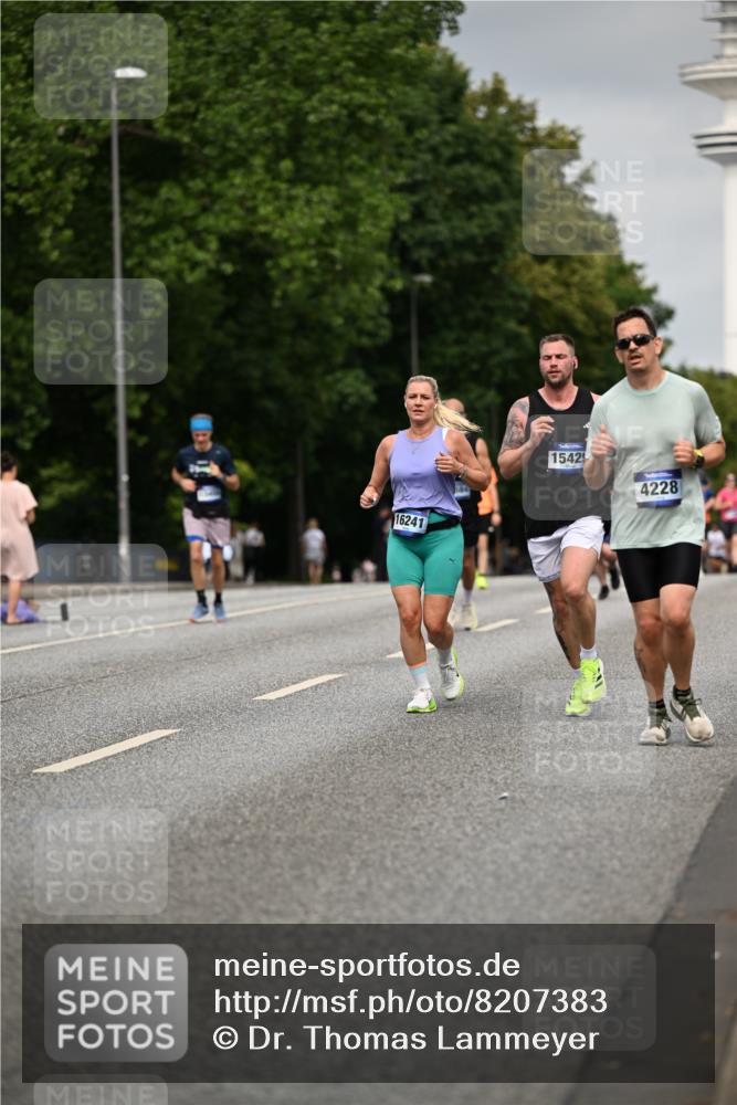 29.06.2025 - hella hamburg halbmarathon Dr. Thomas Lammeyer http://msf.ph/oto/8207383 29.06.2025 10:12:09 Kennedybrücke 1079, 1173, 1427, 2032, 3328, 3922, 4228, 4864, 5347, 6100, 7019, 7476, 9071, 9338 meine-sportfotos.de