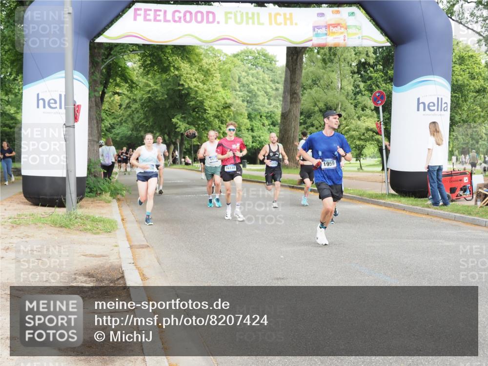 29.06.2025 - hella hamburg halbmarathon MichiJ http://msf.ph/oto/8207424 29.06.2025 10:22:39 Zwischen KM18-KM19 1910, 1959, 2836, 8956, 16148, 16724, 16755 meine-sportfotos.de