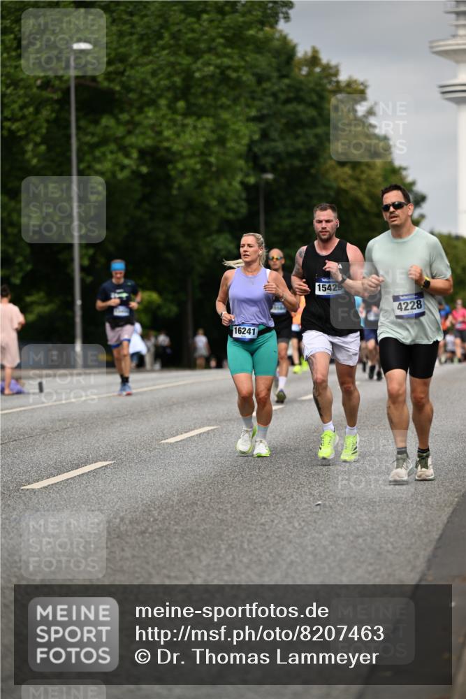 29.06.2025 - hella hamburg halbmarathon Dr. Thomas Lammeyer http://msf.ph/oto/8207463 29.06.2025 10:12:09 Kennedybrücke 1079, 1173, 1427, 2032, 3328, 3922, 4228, 4864, 5347, 6100, 7019, 7476, 9071, 9338 meine-sportfotos.de