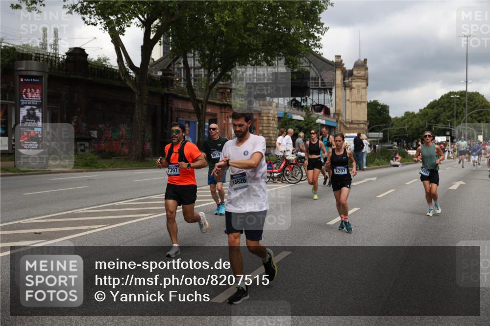 29.06.2025 - hella hamburg halbmarathon Yannick Fuchs http://msf.ph/oto/8207515 29.06.2025 10:44:57 20KM 1461, 1466, 1750, 1817, 2207, 2411, 2540, 2880, 3654, 4077, 4816, 5018, 5115, 6027, 6712, 7052, 7134, 7369, 7397, 7583, 7930, 7932, 8117, 8205, 8261, 8819, 9057, 10215, 11214, 11422, 12016, 12778, 12949, 13687, 13701, 13808, 13875, 14034, 14125, 14626, 15362, 15395, 15720, 16285, 16291, 17129, 17179, 17221, 17823, 18006, 18182, 18394, 18413, 18489 meine-sportfotos.de