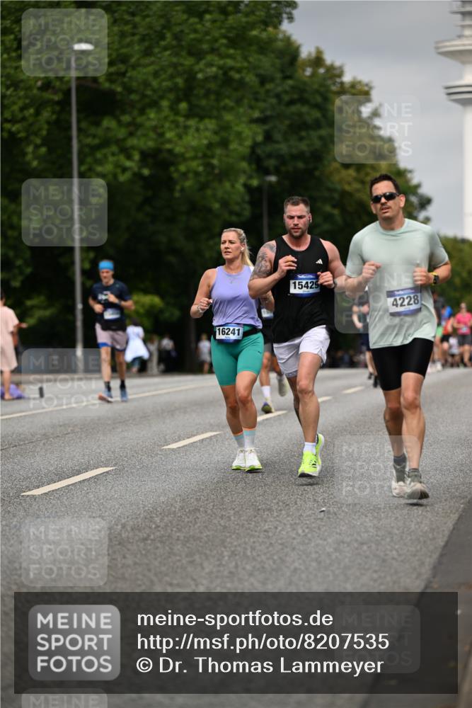 29.06.2025 - hella hamburg halbmarathon Dr. Thomas Lammeyer http://msf.ph/oto/8207535 29.06.2025 10:12:10 Kennedybrücke 1079, 1173, 1427, 2032, 3328, 3922, 4228, 4864, 5347, 6100, 7019, 7476, 9071, 9338 meine-sportfotos.de