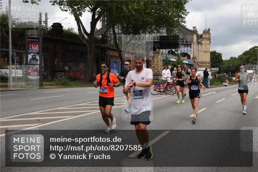 29.06.2025 - hella hamburg halbmarathon Yannick Fuchs http://msf.ph/oto/8207585 29.06.2025 10:44:57 20KM 1461, 1466, 1750, 1817, 2207, 2411, 2540, 2880, 3654, 4077, 4816, 5018, 5115, 6027, 6712, 7052, 7134, 7369, 7397, 7583, 7930, 7932, 8117, 8205, 8261, 8819, 9057, 10215, 11214, 11422, 12016, 12778, 12949, 13687, 13701, 13808, 13875, 14034, 14125, 14626, 15362, 15395, 15720, 16285, 16291, 17129, 17179, 17221, 17823, 18006, 18182, 18394, 18413, 18489 meine-sportfotos.de
