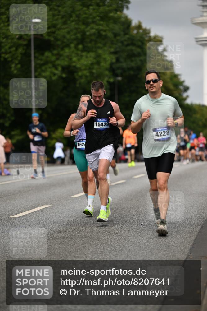 29.06.2025 - hella hamburg halbmarathon Dr. Thomas Lammeyer http://msf.ph/oto/8207641 29.06.2025 10:12:11 Kennedybrücke 1079, 1173, 1427, 2032, 3328, 3922, 4228, 4864, 5347, 6100, 7019, 7476, 9071, 9338 meine-sportfotos.de