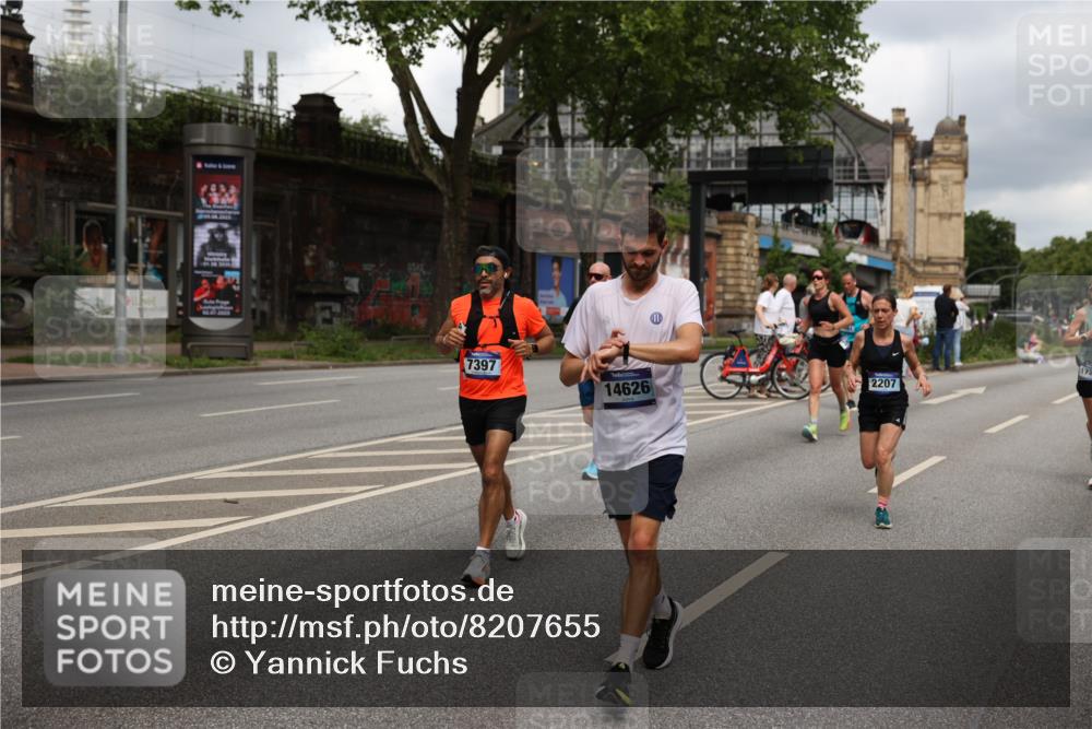 29.06.2025 - hella hamburg halbmarathon Yannick Fuchs http://msf.ph/oto/8207655 29.06.2025 10:44:57 20KM 1461, 1466, 1750, 1817, 2207, 2411, 2540, 2880, 3654, 4077, 4816, 5018, 5115, 6027, 6712, 7052, 7134, 7369, 7397, 7583, 7930, 7932, 8117, 8205, 8261, 8819, 9057, 10215, 11214, 11422, 12016, 12778, 12949, 13687, 13701, 13808, 13875, 14034, 14125, 14626, 15362, 15395, 15720, 16285, 16291, 17129, 17179, 17221, 17823, 18006, 18182, 18394, 18413, 18489 meine-sportfotos.de