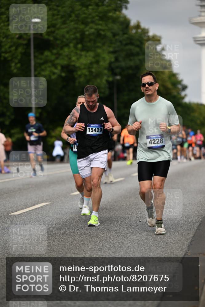 29.06.2025 - hella hamburg halbmarathon Dr. Thomas Lammeyer http://msf.ph/oto/8207675 29.06.2025 10:12:11 Kennedybrücke 1079, 1173, 1427, 2032, 3328, 3922, 4228, 4864, 5347, 6100, 7019, 7476, 9071, 9338 meine-sportfotos.de