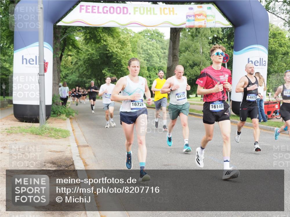 29.06.2025 - hella hamburg halbmarathon MichiJ http://msf.ph/oto/8207716 29.06.2025 10:22:41 Zwischen KM18-KM19 1910, 1959, 2836, 6473, 8956, 14975, 16148, 16724, 16755, 18455, 18731 meine-sportfotos.de